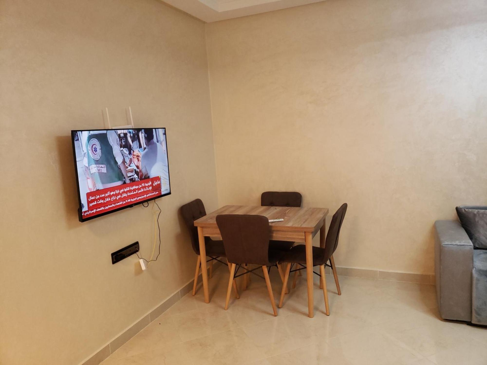 Charming 2 Bedroom Apartment *