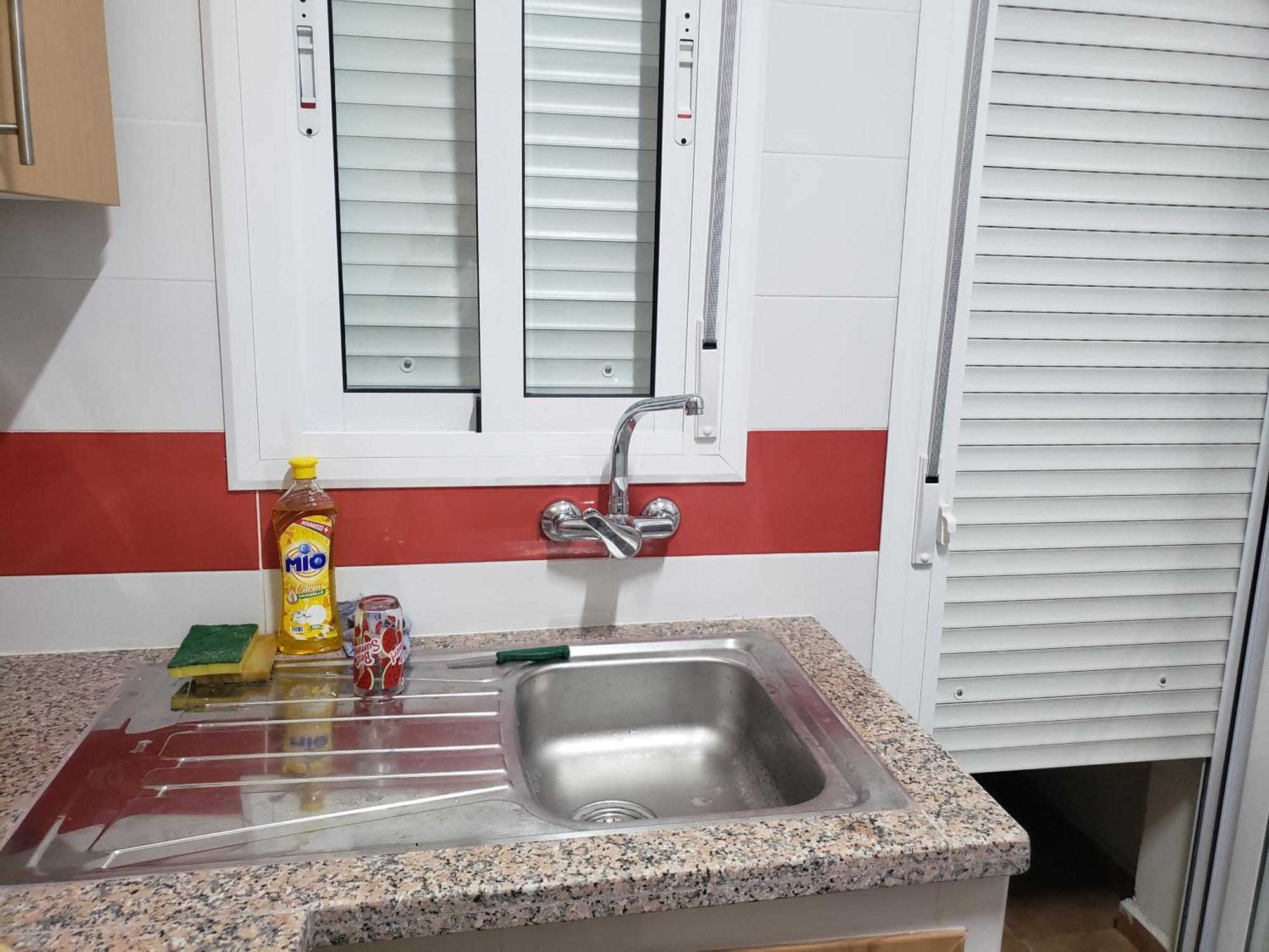 Charming 2 Bedroom Apartment *